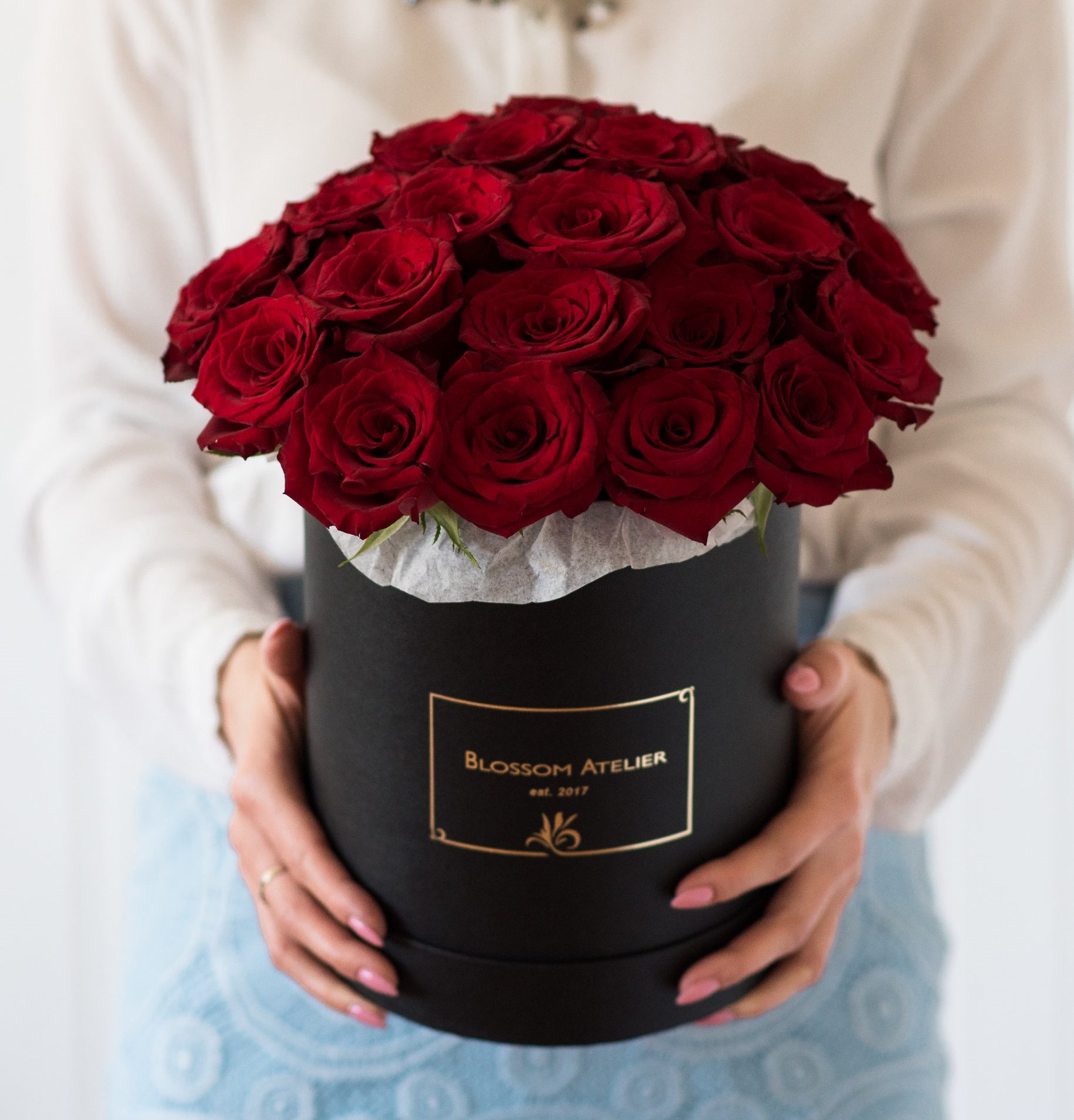 Blossom Box Noir With Beautiful Velvet Red Rose Bouquet Large